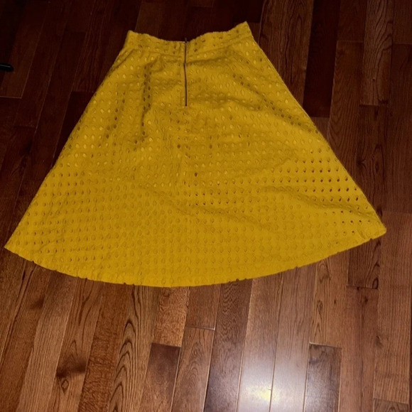 H&M  Mustard Yellow Lace Textured lined Frenchy Skirt Sz 12 - Picture 12 of 13